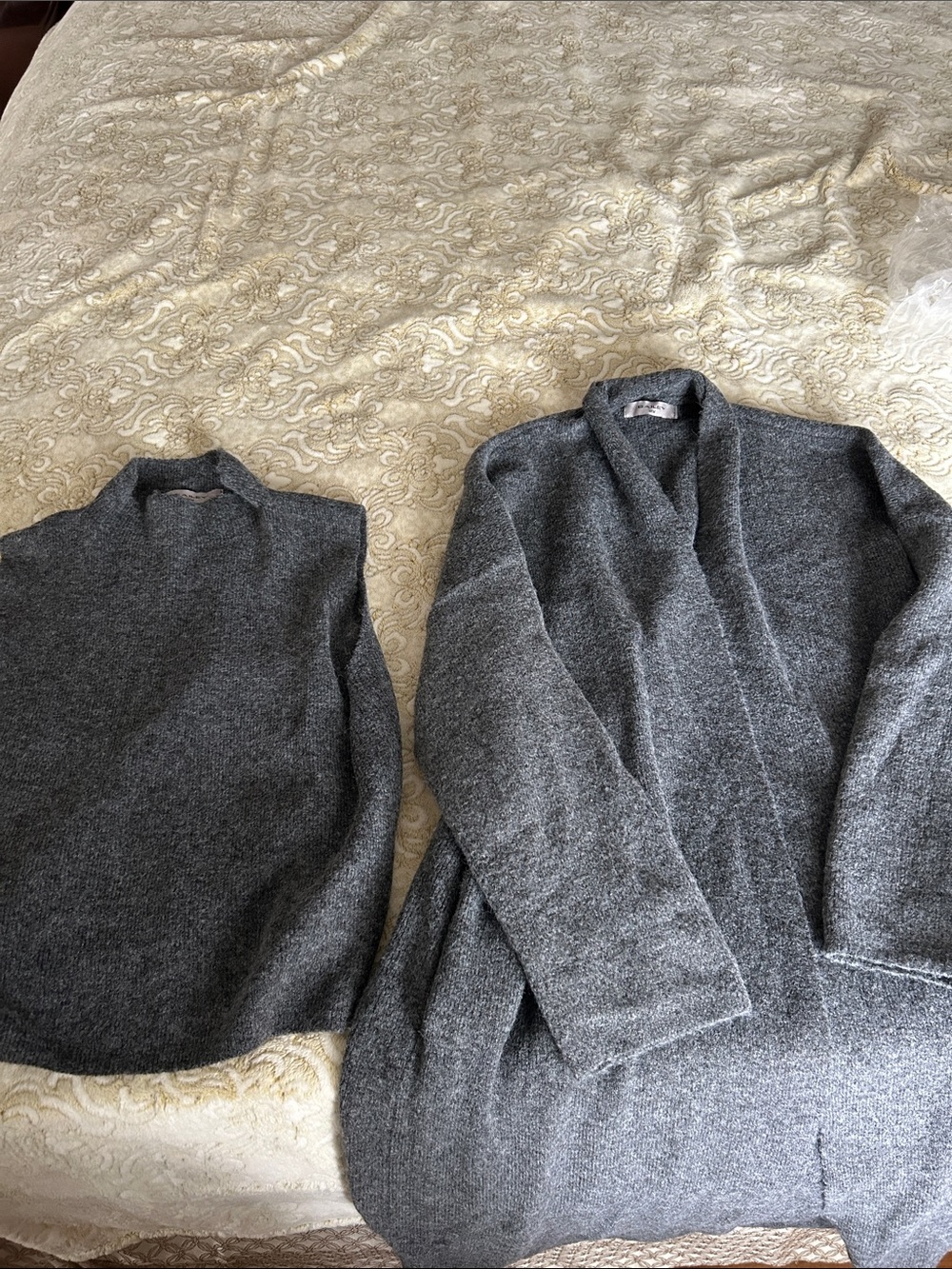BRAND NEW BRIAN BAILEY (Canadian designer) 2 piece mock neck top with sweater